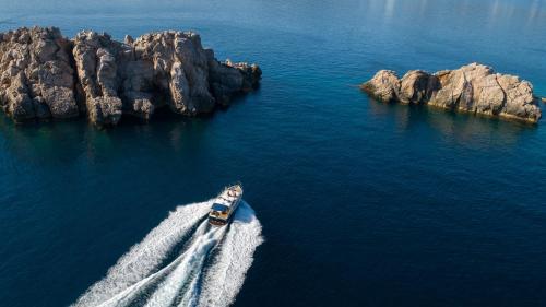 Special Offer - Superior Sea View Room with Balcony and Half day Private Boat Tour