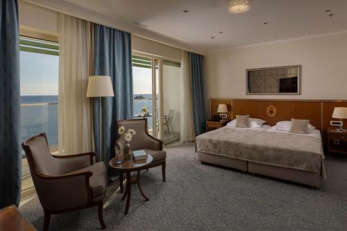 Special Offer - Superior Sea View Room with Balcony and Half day Private Boat Tour