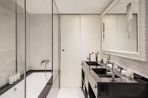 Penthouse Suite Red Level