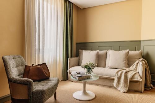 Two-Bedroom Suite Red Level