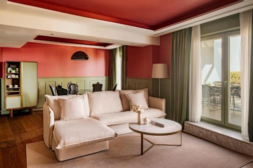Presidential Penthouse Suite Red Level