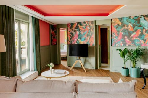 Presidential Penthouse Suite Red Level