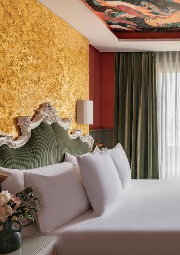 Junior Suite Red  Level