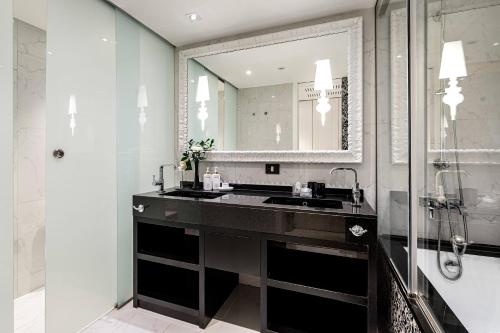 Premium Red Level Room with Patio