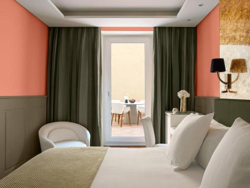 Premium Red Level Room with Patio