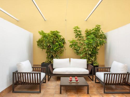 Premium Red Level Room with Patio