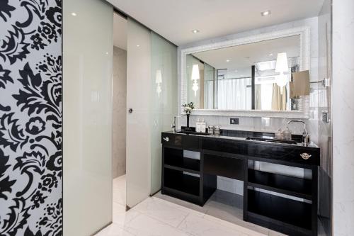 Premium Room - Connected