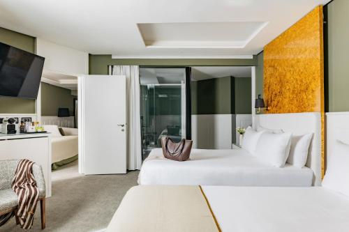 Supreme Family Room - Connected