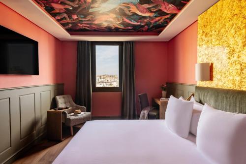 Suite RedLevel Cathedral View