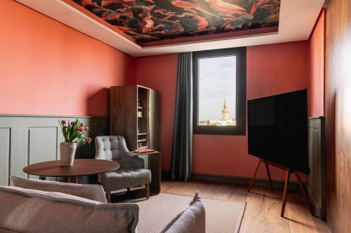 Suite RedLevel Cathedral View