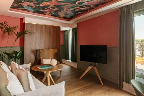 Master Suite Red Level