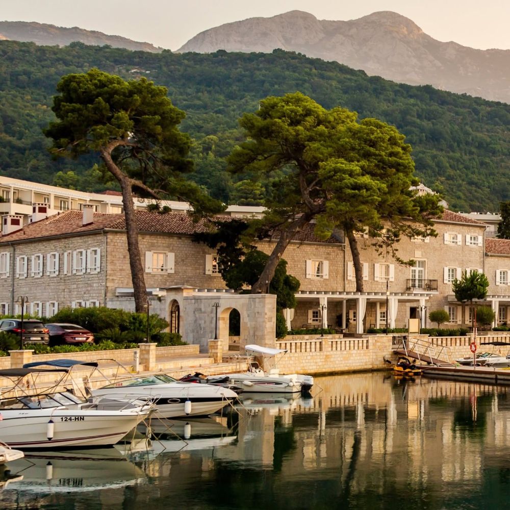 Lazure Hotel & Marina