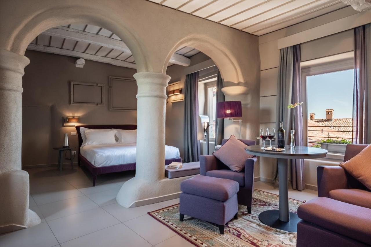 UVE – Rooms & Wine Bar