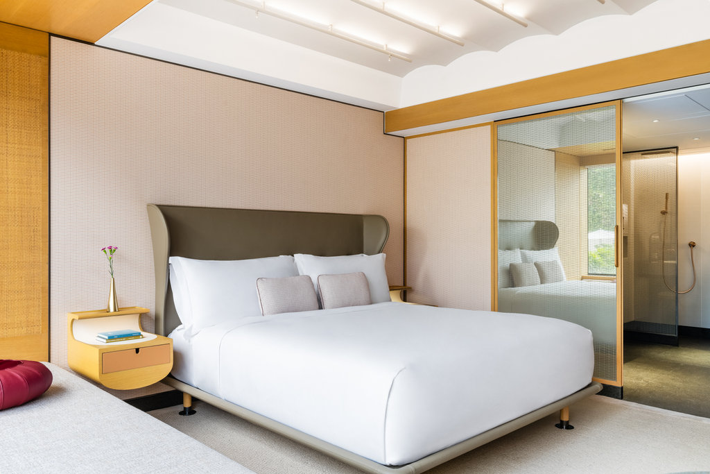 1 King Classic Daybed Walk-in Shower