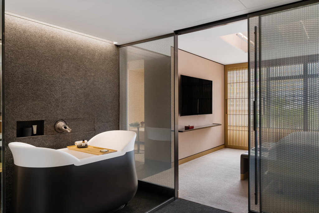 1 Super King Studio Suite