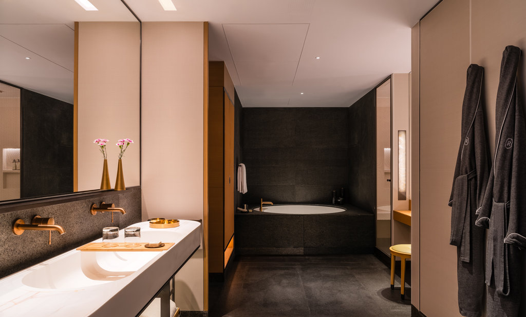 1 Bedroom Suite Harbourview Spa Bath 