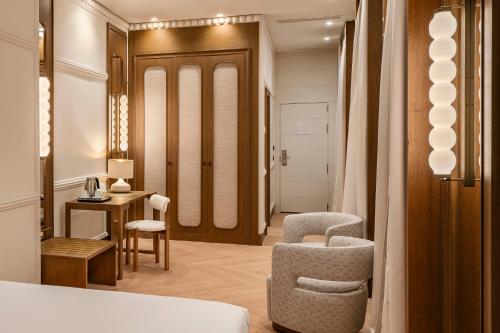 Superior room with courtyard view
