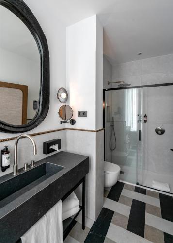 Superior Double Room with Balcony and Barrio de las Letras Views