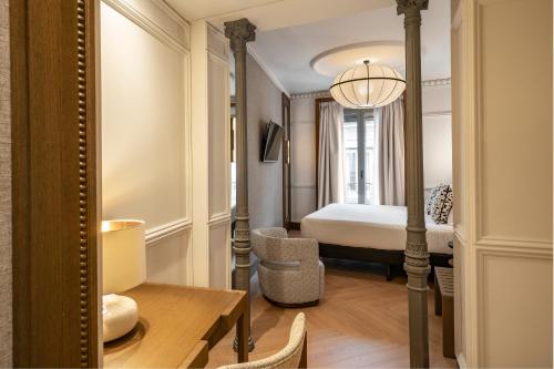 Superior Double Room with Balcony and Barrio de las Letras Views