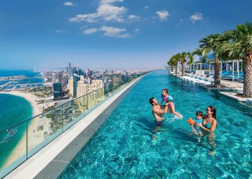 Save 30% |Family Staycation – Kids Go Free | Complimentary Dinner + Breakfast & Access to the World’s Highest Infinity Pool with 2PM Check-in & 2PM Check-out