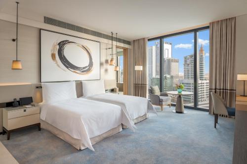 Save 30% |Family Staycation – Kids Go Free | Complimentary Dinner + Breakfast & Access to the World’s Highest Infinity Pool with 2PM Check-in & 2PM Check-out