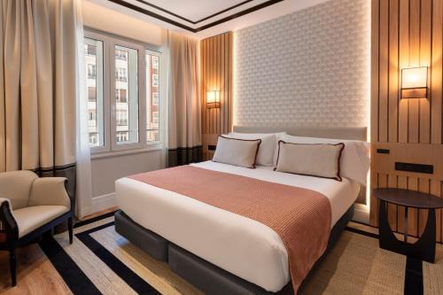 Double or Twin Room with Gran Via Street View