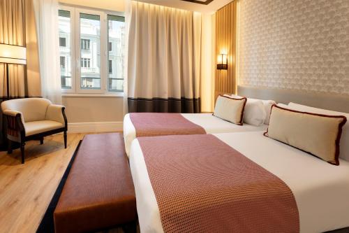 Superior Double or Twin Room with Gran Via Street View