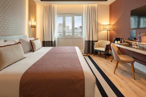 Superior Double or Twin Room with Gran Via Street View