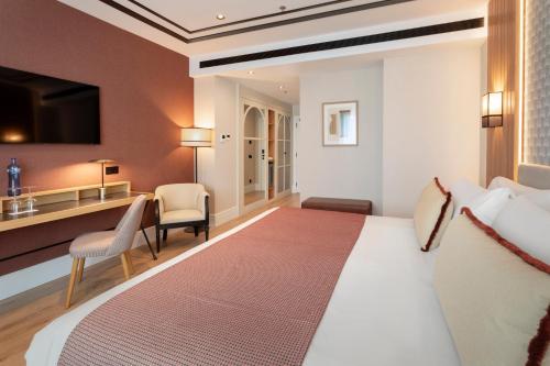 Superior Double or Twin Room with Gran Via Street View