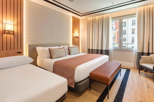 Superior Triple Room with Gran Via Street View