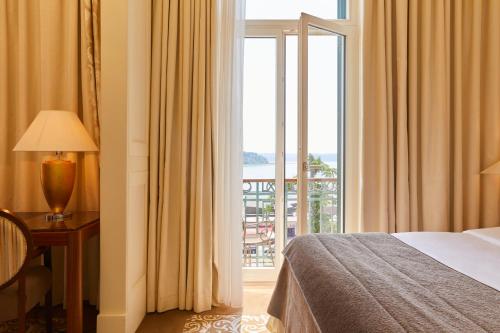 Deluxe Sea View