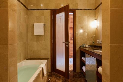 Deluxe Sea View with Extra Bed (2 Adults + 1 Child)
