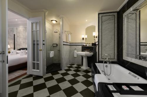 Premier Suite King - Heritage Wing