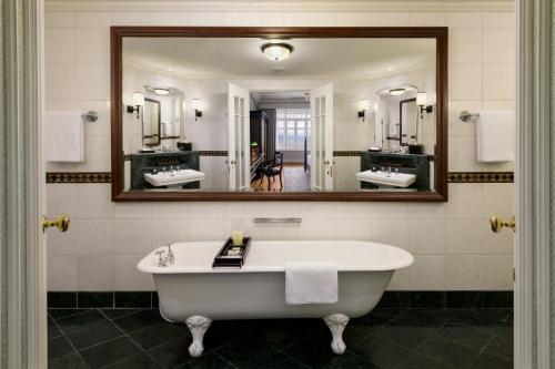 Straits Suite - Heritage Wing