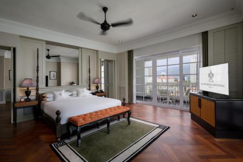 Corner Suite - Victory Annex