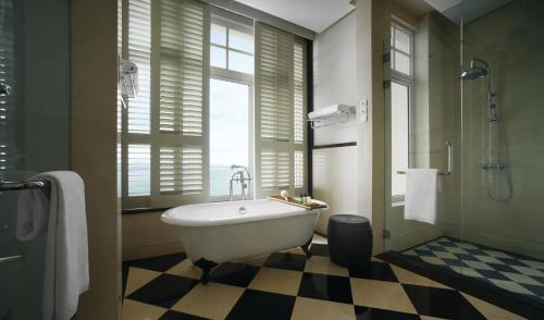 Corner Suite - Victory Annex