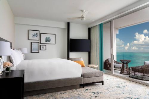 Junior Suite with 1 King, Oceanfront, Balcony