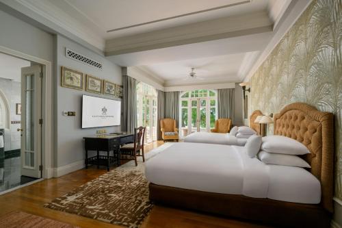 Writers Suite Queen  - Heritage Wing