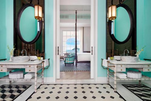 Turquoise Suite, 1 King Bed, Ocean View, Balcony