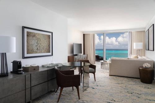 Executive King Suite - Club Lounge Access