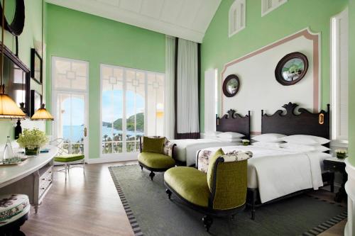 Emerald Bay Room, 2 Double Beds, Ocean View, Balcony