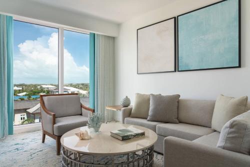 Junior King Suite with Balcony - Club Level