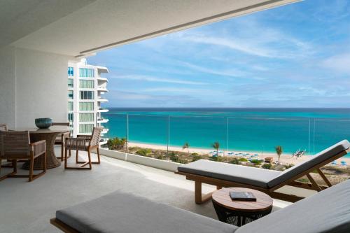 Deluxe King Room Oceanfront - Club Level