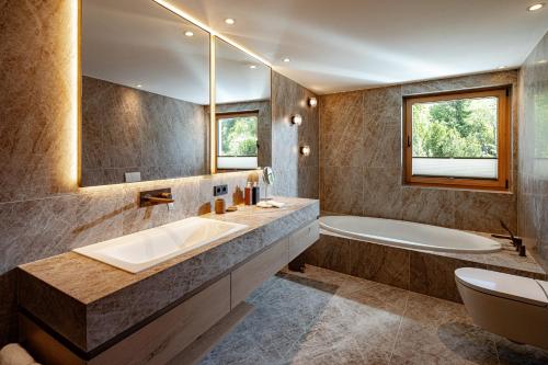 Deluxe Double or Twin Room with Mountain View