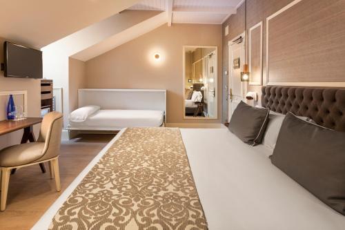 Triple Room (2 Adults + 1 Child)