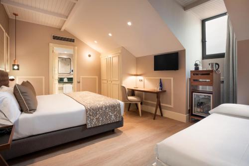 Triple Room (2 Adults + 1 Child)