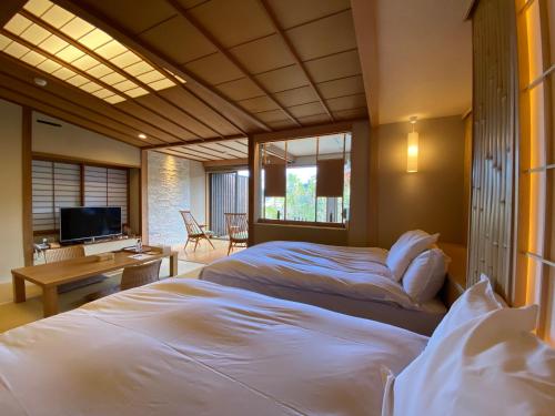 Family Room with Tatami Area and Open-Air Bath