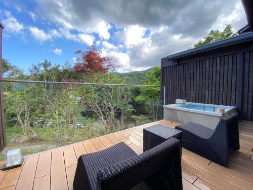 Family Room with Tatami Area and Open-Air Bath