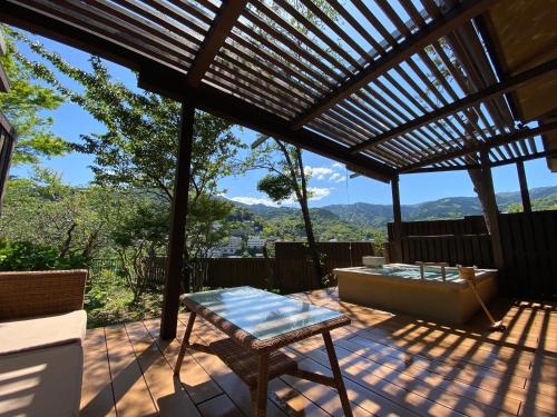 Family Room with Tatami Area and Open-Air Bath - Annex