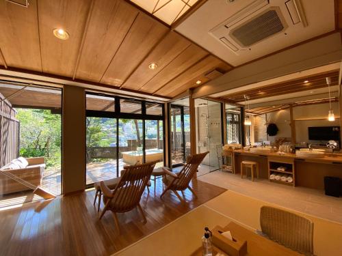 Family Room with Tatami Area and Open-Air Bath - Annex